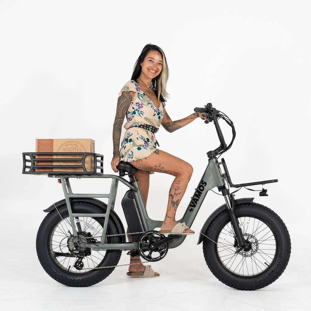 A lady in 5”3 / 162cm size riding a Vamos El Amigo 2025 All Purpose Compact Cargo Ebike