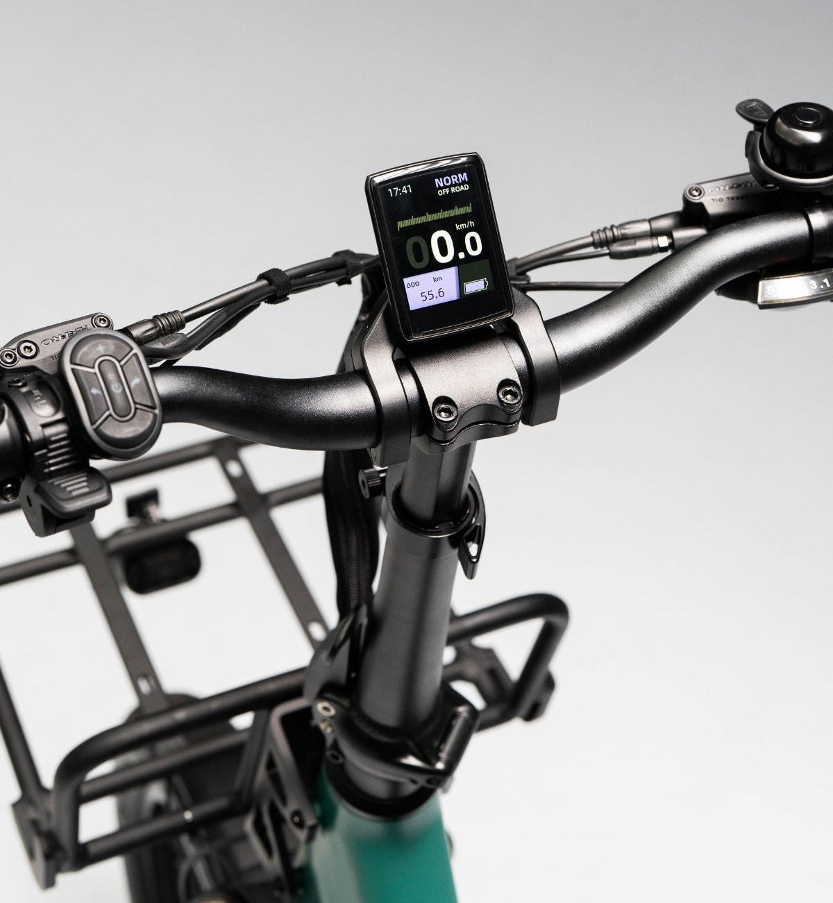 The handlebar cockpit and color LCD display unit of a Vamos Amigo Plus electric cargo bike.